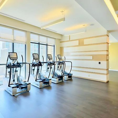 Loft Condo With Stunning Views Of Cn Tower Toronto Exterior photo