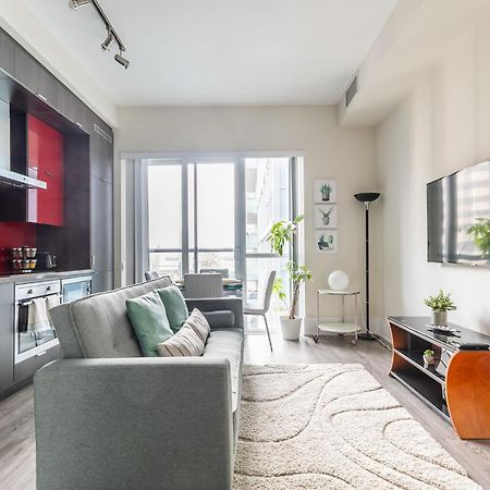 Loft Condo With Stunning Views Of Cn Tower Toronto Exterior photo