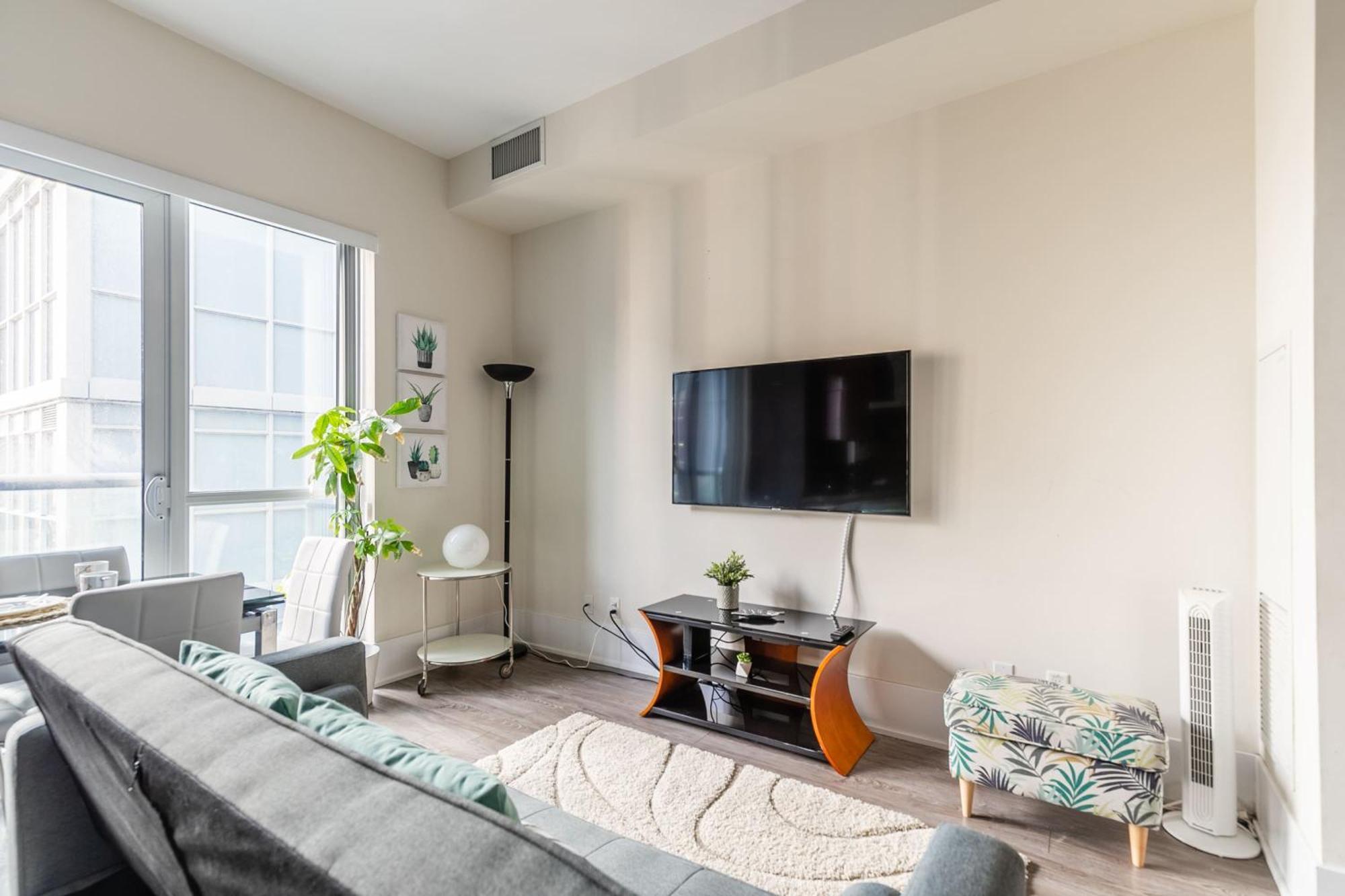 Loft Condo With Stunning Views Of Cn Tower Toronto Exterior photo