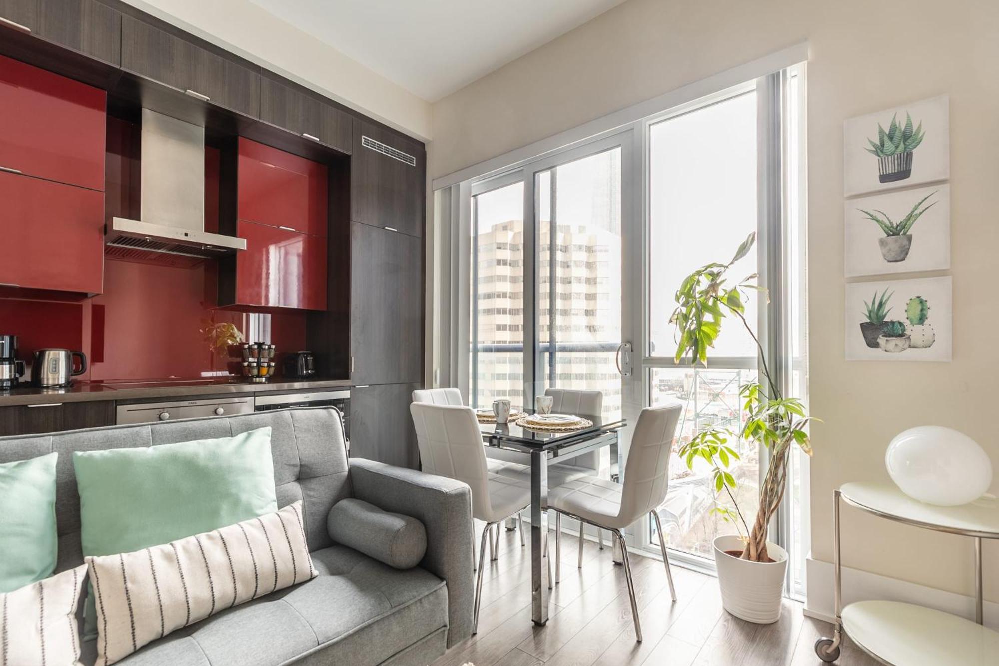 Loft Condo With Stunning Views Of Cn Tower Toronto Exterior photo