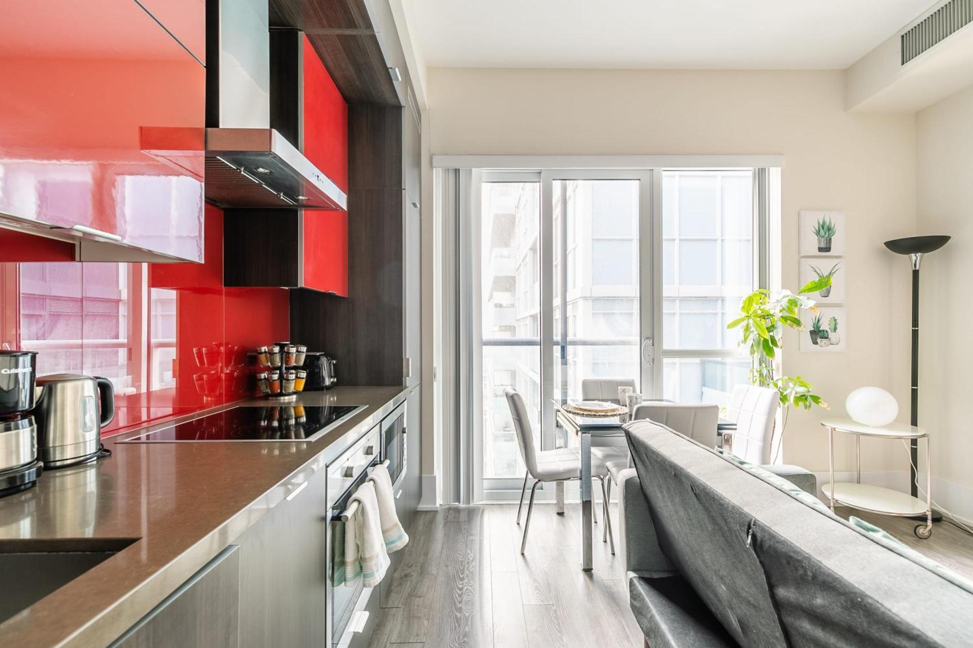 Loft Condo With Stunning Views Of Cn Tower Toronto Exterior photo